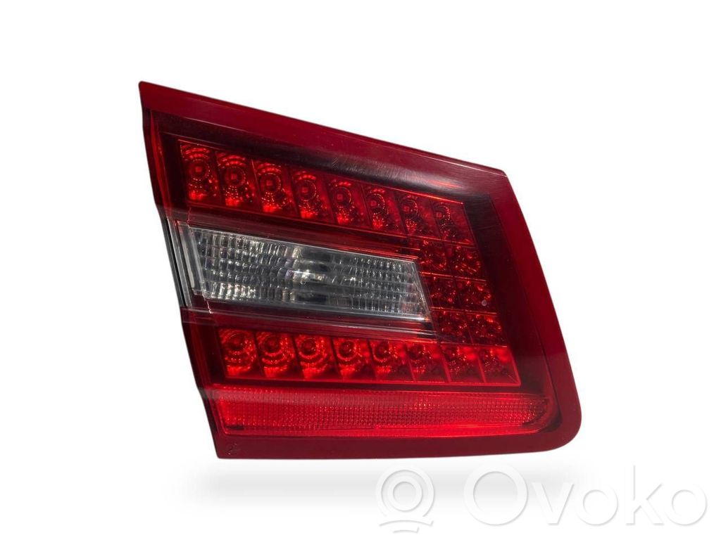 Aizmugurējais lukturis pārsegā