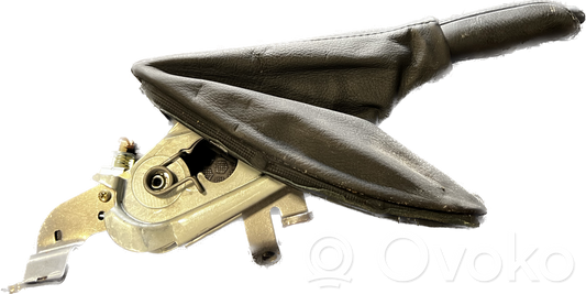 Rokas bremzes mehānisms (salonā)