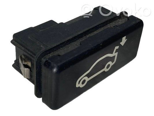 Bagāžnieka pārsega aizvēršanas slēdzis