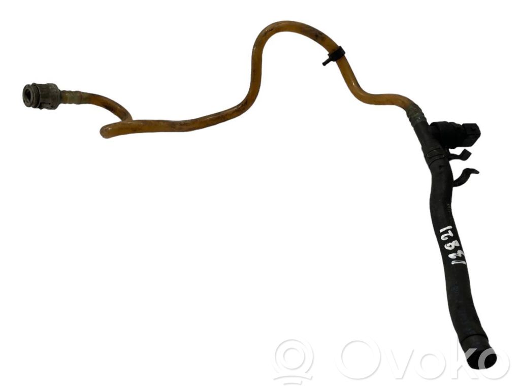 Degvielas caurulīte (-es)