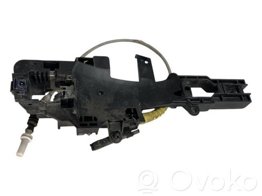 Priekšpusē turētājs / kronšteins ārējam atvēršanas rokturim