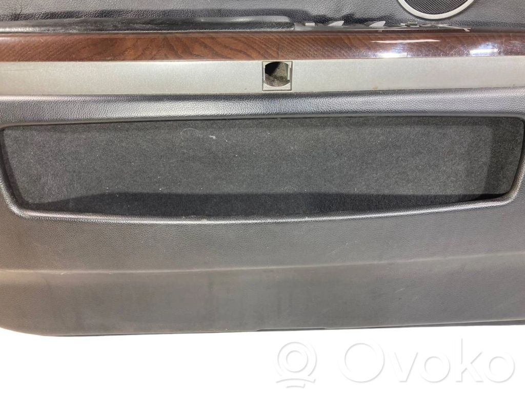 Priekšējo durvju apdare