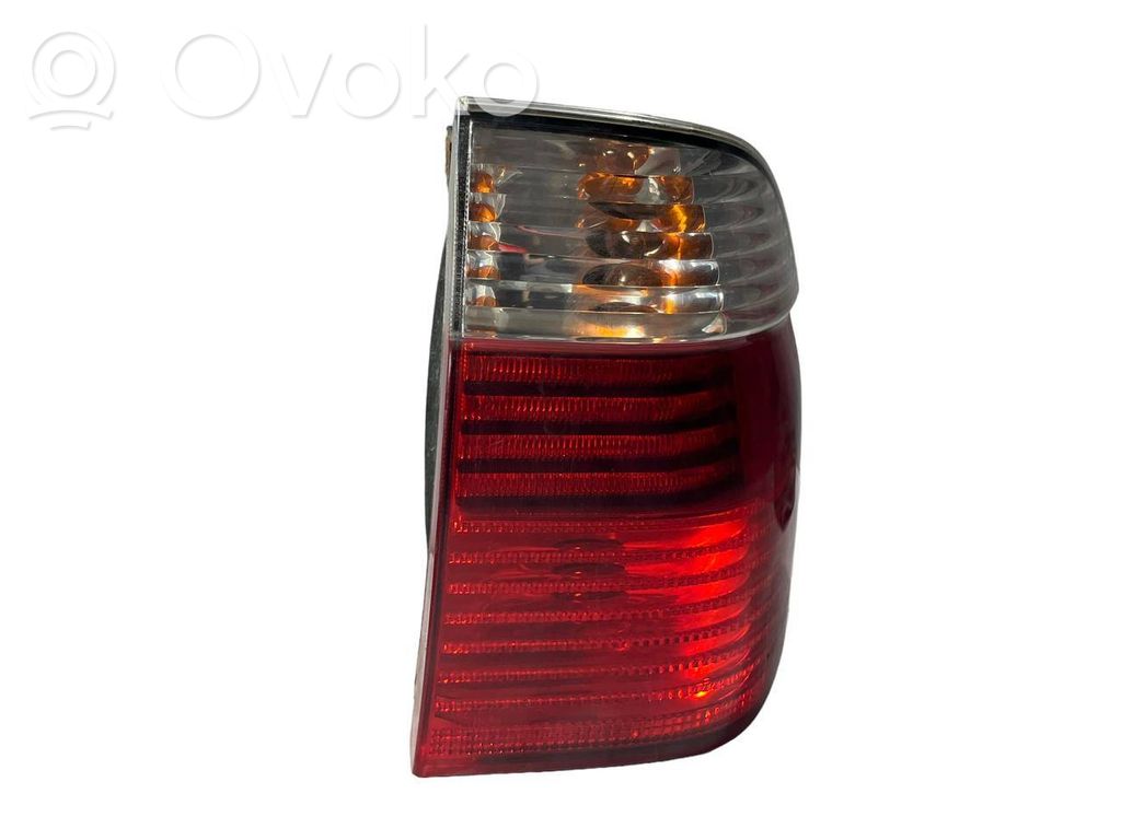 Aizmugurējais lukturis virsbūvē