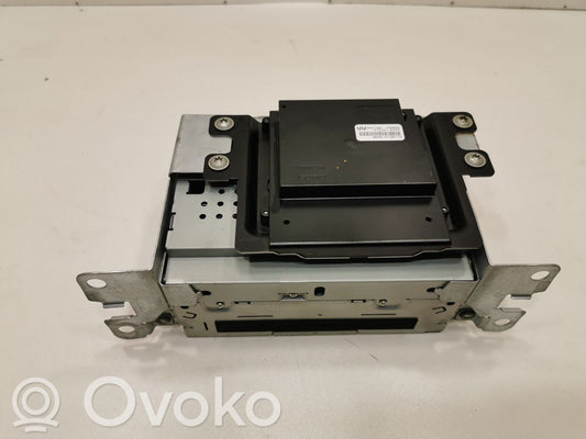 Radio / CD/DVD atskaņotājs / navigācija