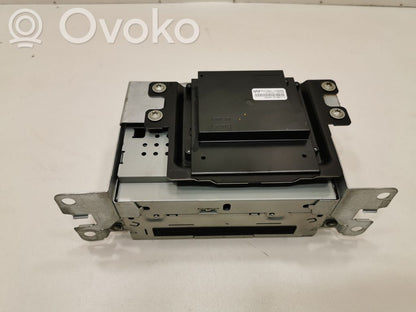 Radio / CD/DVD atskaņotājs / navigācija