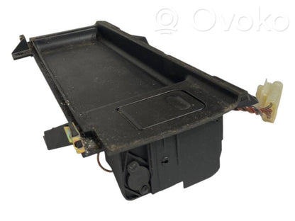 12 V ligzda (priekšā)