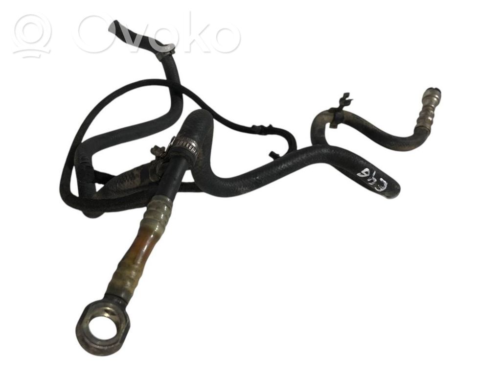 Caurule (-es) / šļūtene (-es)