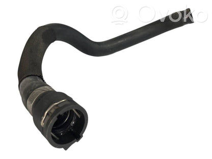 Caurulīte (-es) / šļūtene (-es)