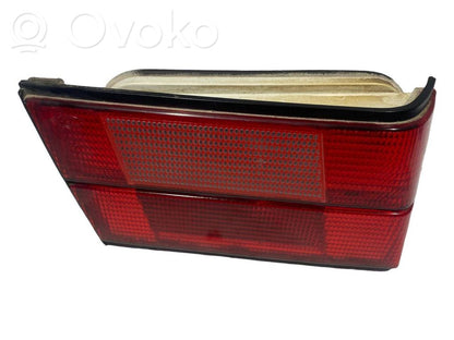 Aizmugurējais lukturis pārsegā