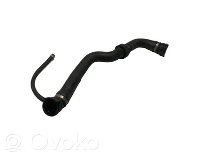 Caurulīte (-es) / šļūtene (-es)