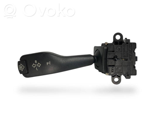 Turn signal/headlight lever