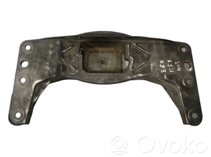 Transmission mounting bracket
