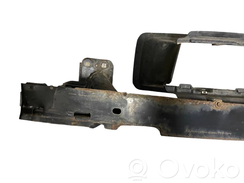 Priekšpusē bampera sija / balka