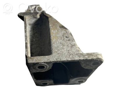 Engine mounting bracket