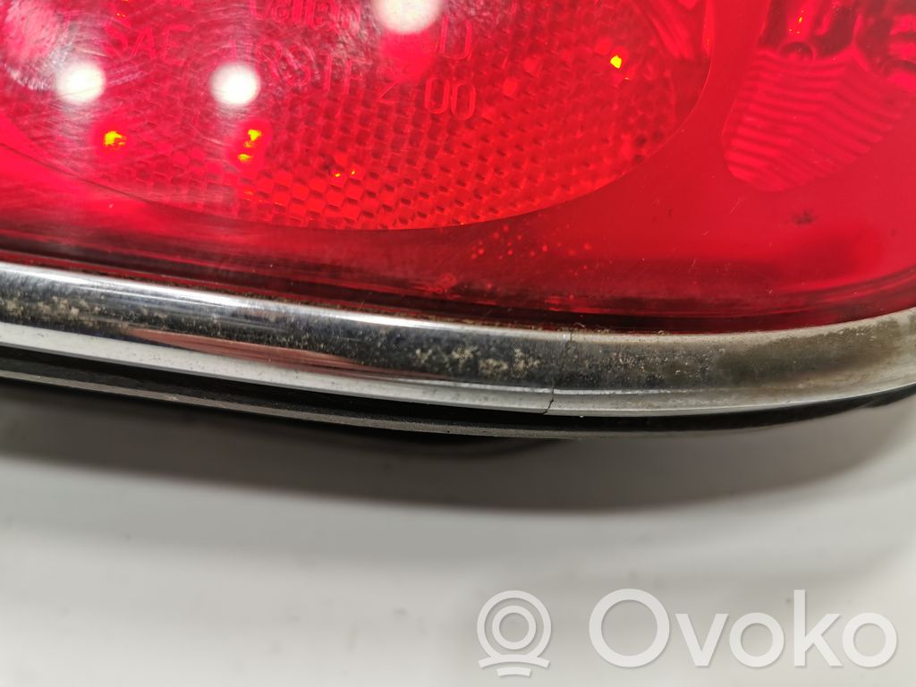 Aizmugurējais lukturis virsbūvē