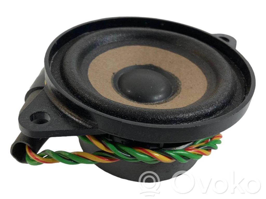 Skaļrunis priekšējā panelī