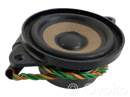 Skaļrunis priekšējā panelī