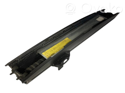 Механическая шторка заднего окна