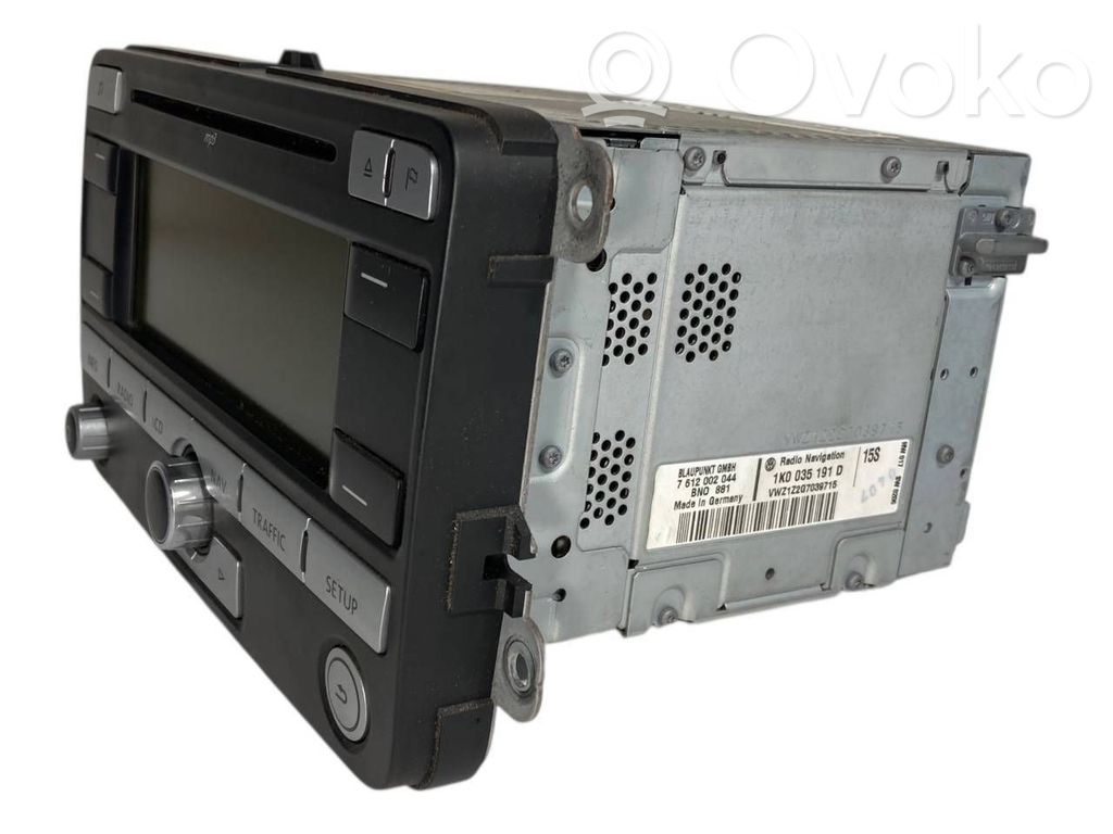 Radio / CD/DVD atskaņotājs / navigācija