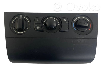 Gaisa kondicioniera / klimata kontroles / salona apsildes vadības bloks (salonā)