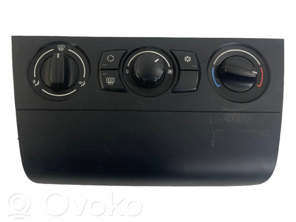 Air conditioning / climate control / interior heating control unit (in the passenger compartment)