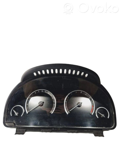 Speedometer (in the instrument panel)