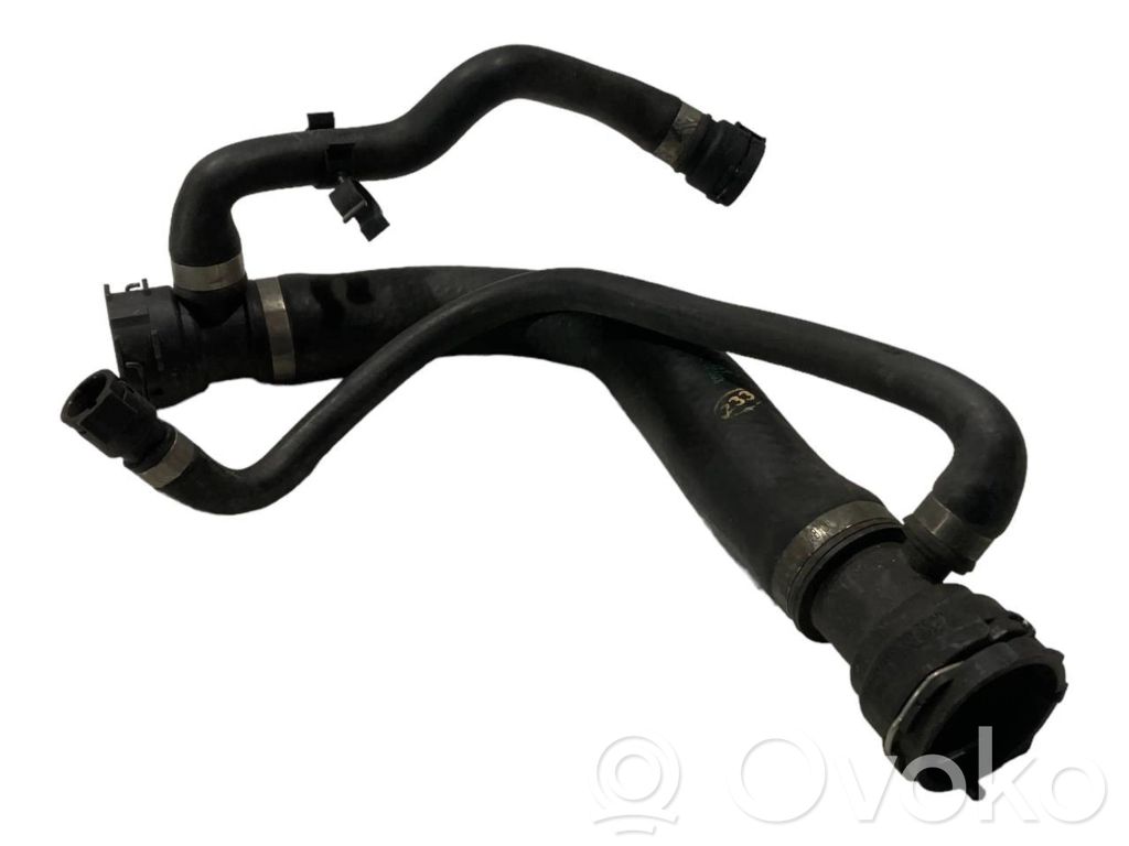 Caurulīte (-es) / šļūtene (-es)