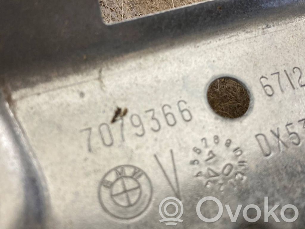 Apšuvums aizmugurējām durvīm