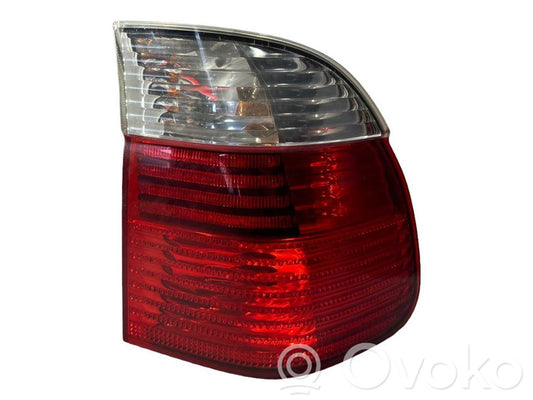 Aizmugurējais lukturis virsbūvē