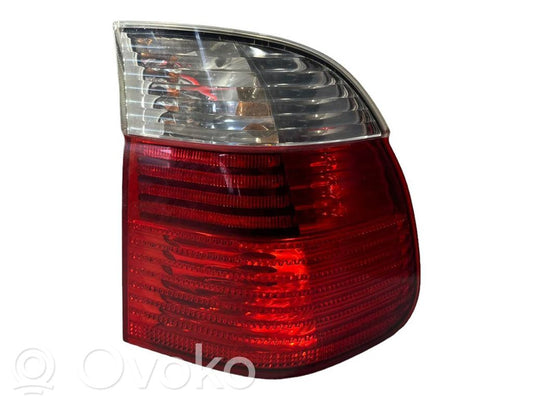 Задний фонарь в кузове