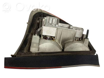 Aizmugurējais lukturis virsbūvē