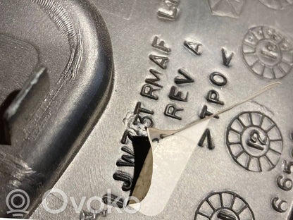 Priekšpusē durvju stikla apdare