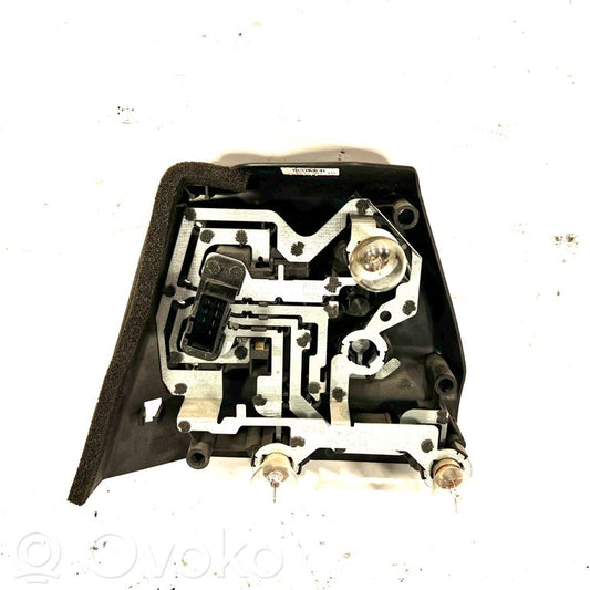 Aizmugures spuldzes vāka turētājs