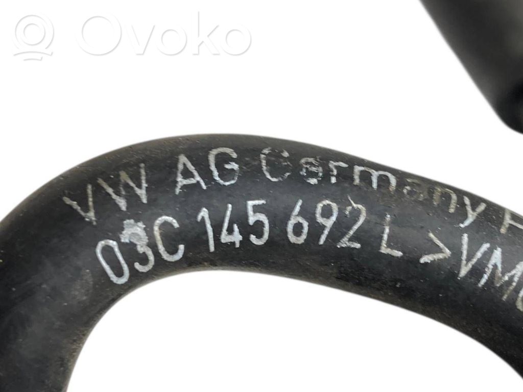 Caurulīte (-es) / šļūtene (-es)