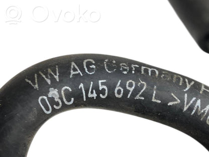 Caurulīte (-es) / šļūtene (-es)