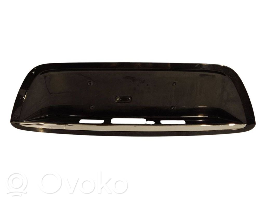 Bagāžnieka numura zīmes apgaismojuma līste