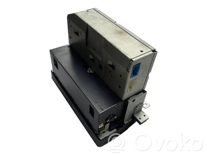 Radio / CD/DVD atskaņotājs / navigācija