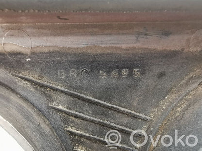 Priekšējā luktura dekoratīvā apdare