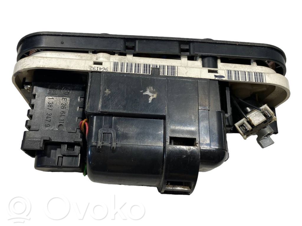 Gaisa kondicioniera / klimata kontroles / salona apsildes vadības bloks (salonā)