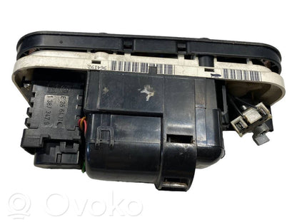 Gaisa kondicioniera / klimata kontroles / salona apsildes vadības bloks (salonā)