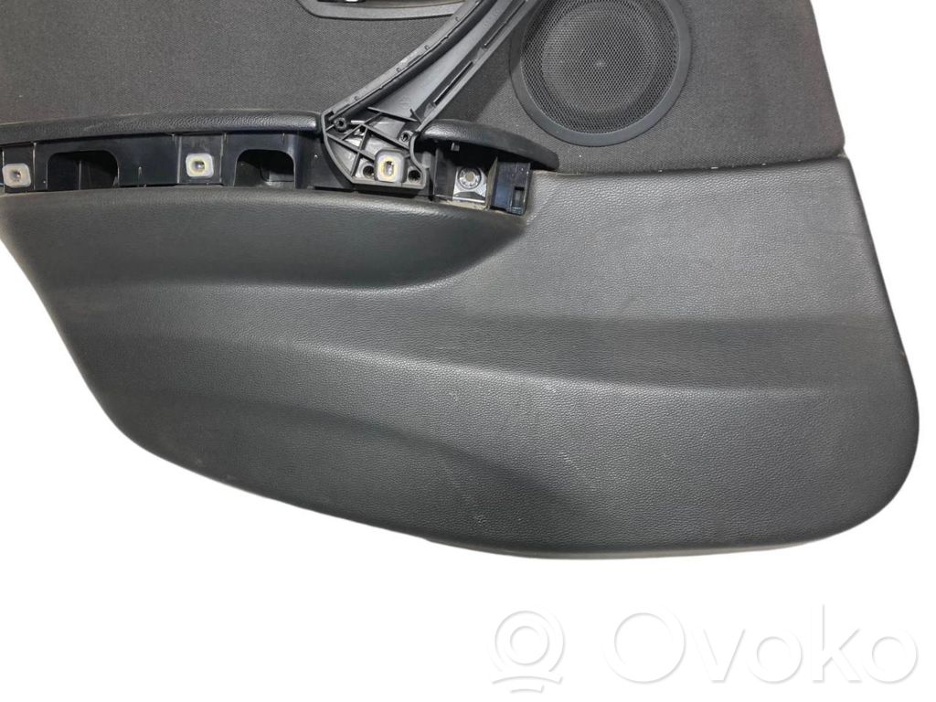 Apšuvums aizmugurējām durvīm