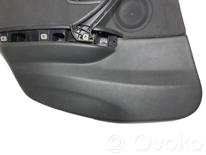 Apšuvums aizmugurējām durvīm