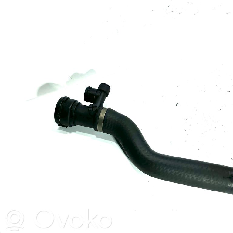 Caurulīte (-es) / šļūtene (-es)