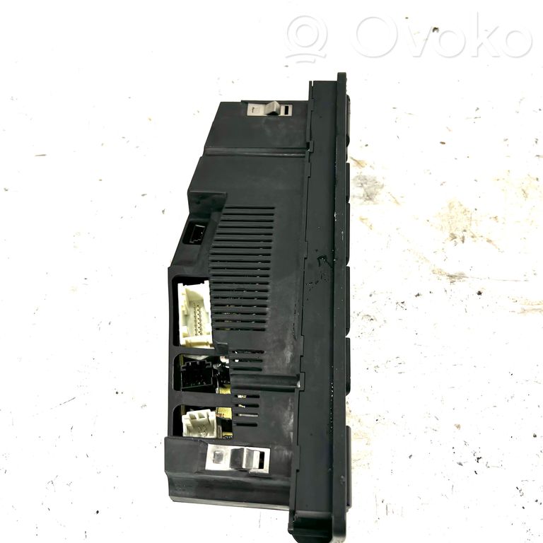 Air conditioning / climate control / interior heating control unit (in the passenger compartment)