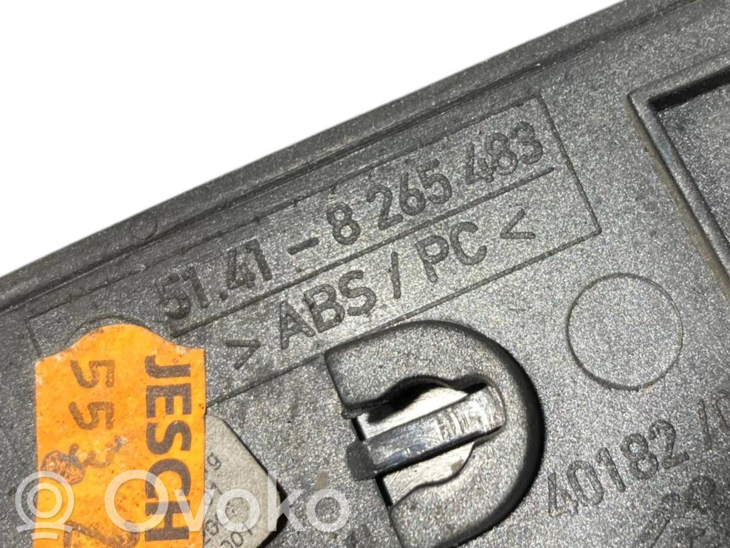 Priekšpusē dekoratīvās apdares lenta