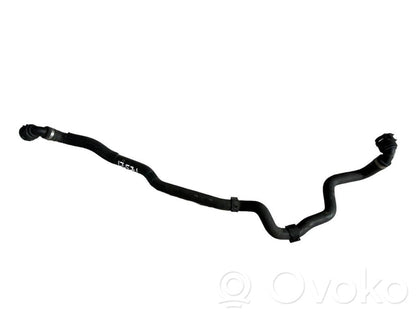 Caurulīte (-es) / šļūtene (-es)