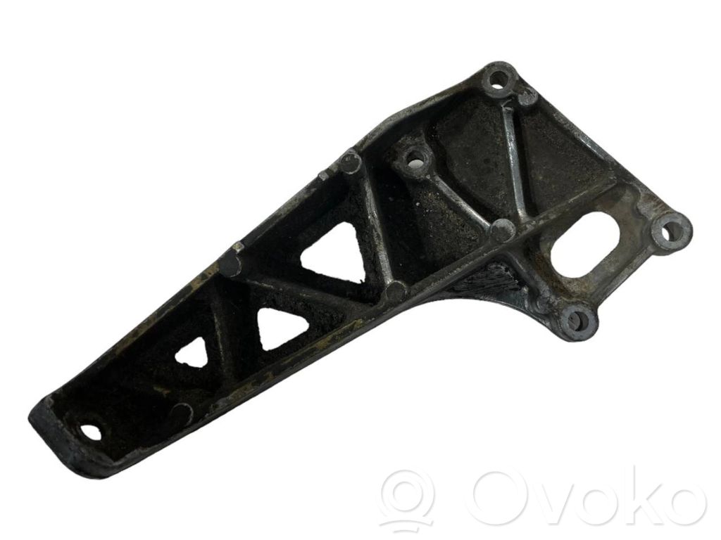 Engine mounting bracket