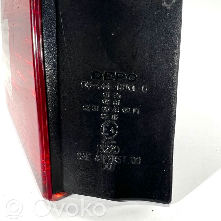 Aizmugurējais lukturis virsbūvē