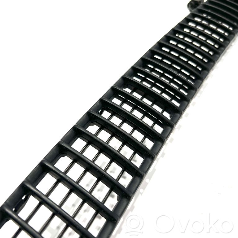 Декоративная решетка капота