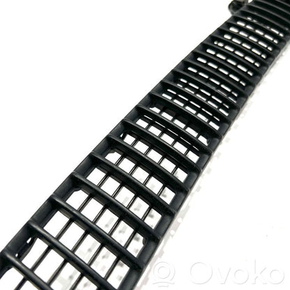 Декоративная решетка капота